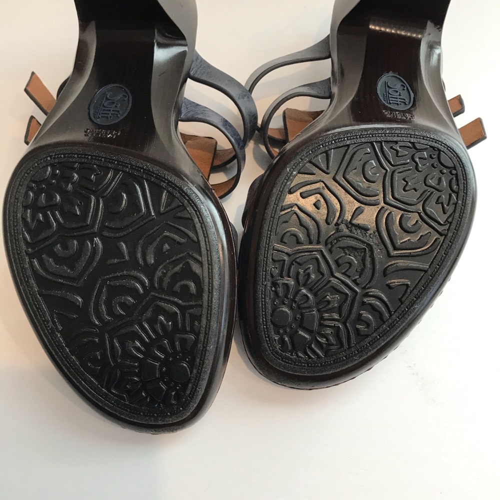 Woman’s Sofft Brand Blue Sandals. - Picture 4 of 8